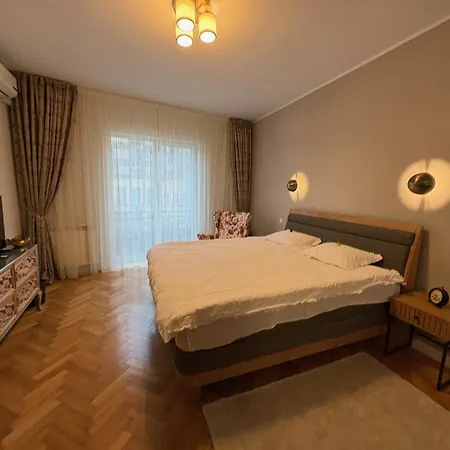 Lägenhet Historic Old Town With 4k Cinema Bukarest