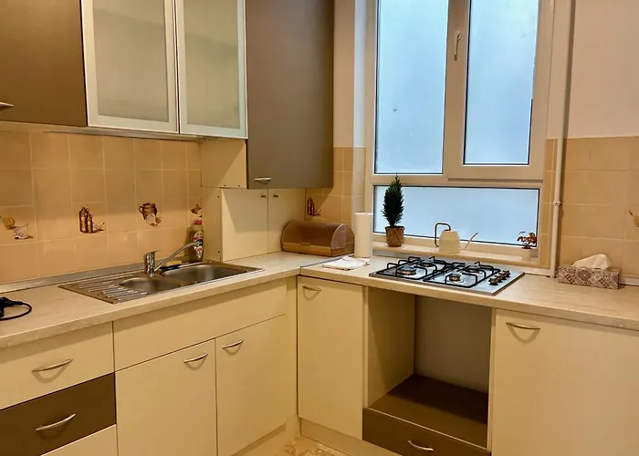 Historic Old Town With 4k Cinema * Bucureşti