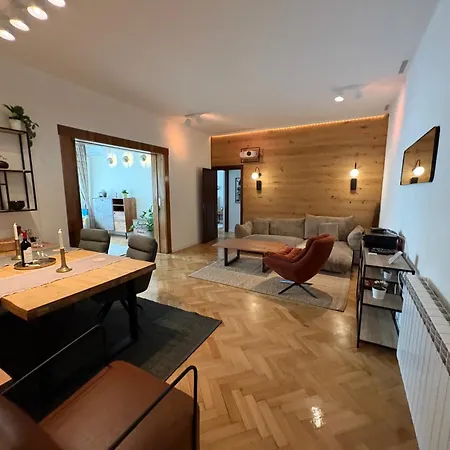 Historic Old Town With 4k Cinema Apartment *